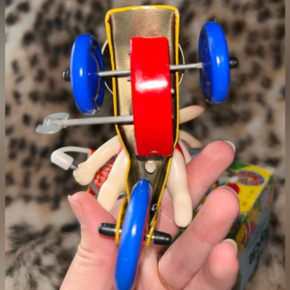 -Vintage 1986- Happy Easter Bunny on Tricycle with Bell and Windup Turn-Key - Picture 5 of 11